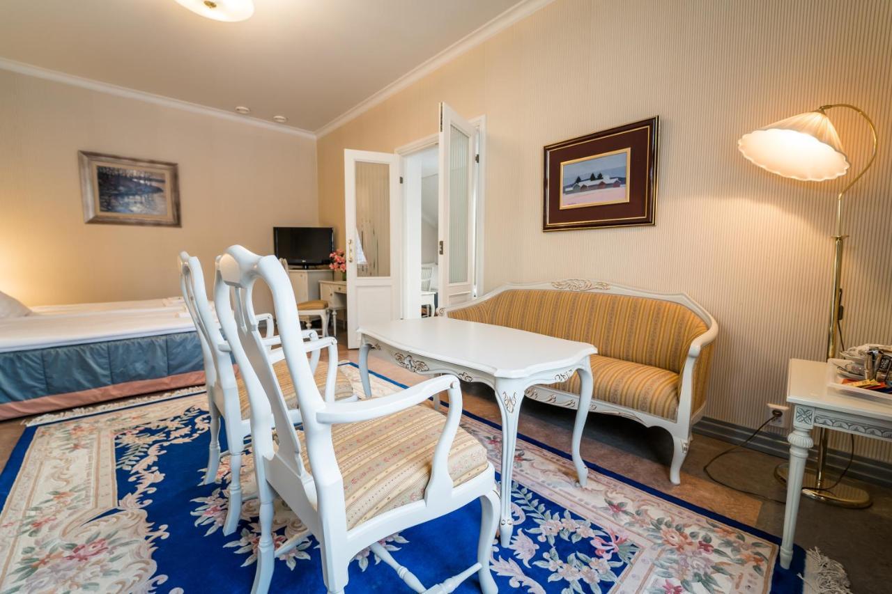 Karolineburg Manor House Hotel Каяани Экстерьер фото