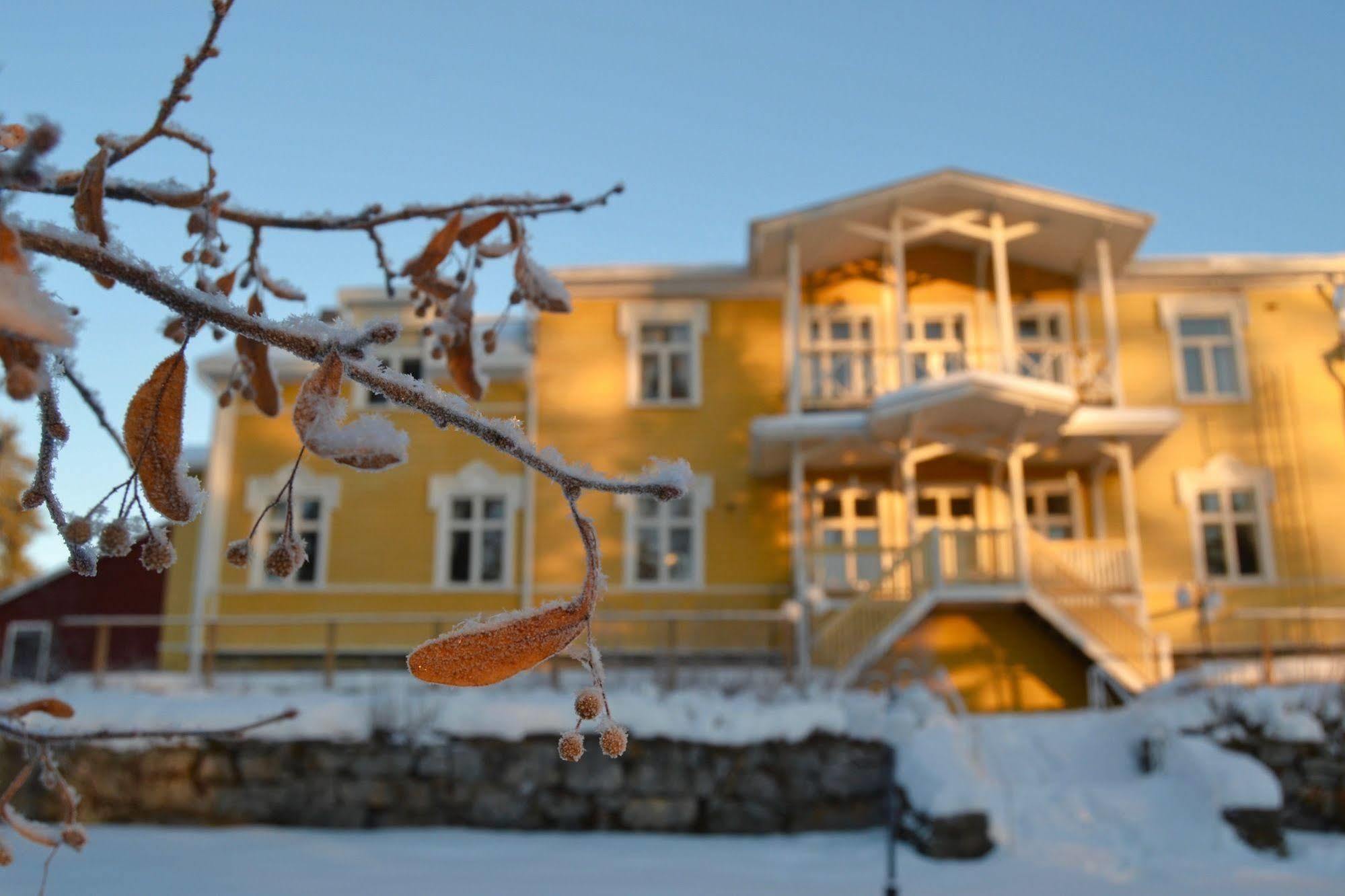 Karolineburg Manor House Hotel Каяани Экстерьер фото