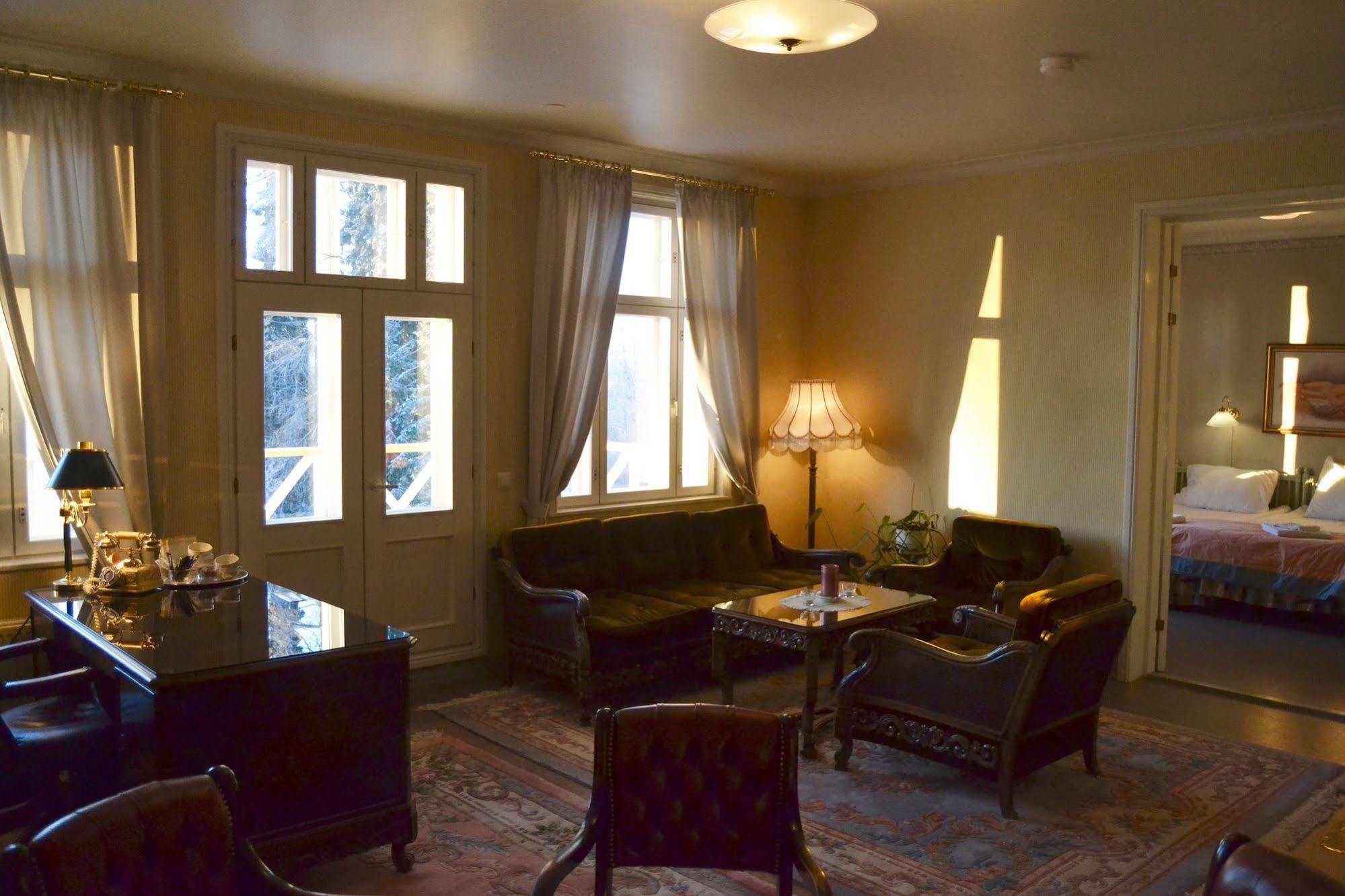Karolineburg Manor House Hotel Каяани Экстерьер фото