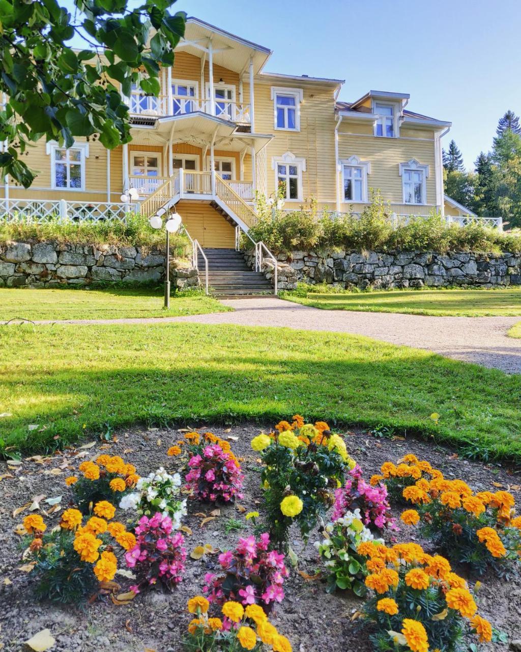 Karolineburg Manor House Hotel Каяани Экстерьер фото