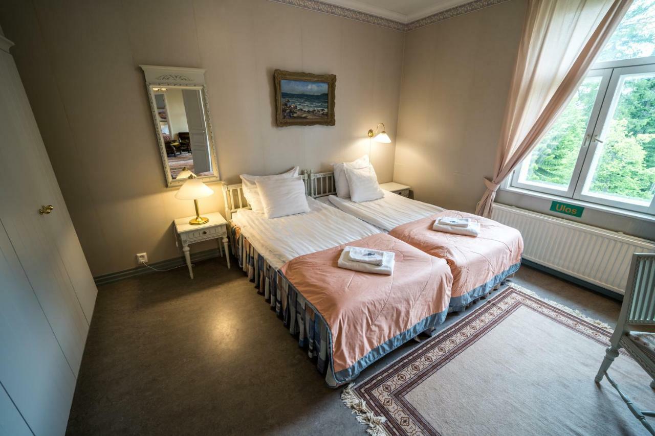 Karolineburg Manor House Hotel Каяани Экстерьер фото