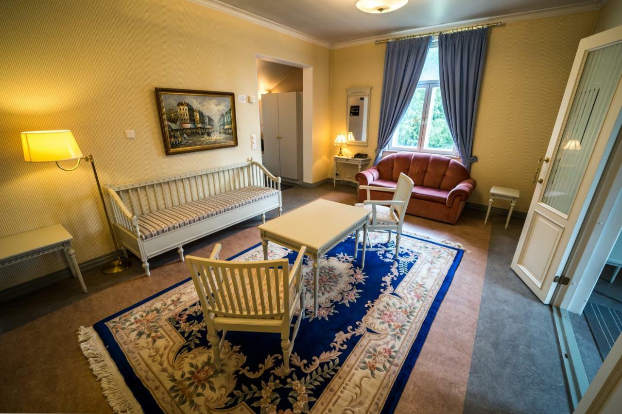 Karolineburg Manor House Hotel Каяани Экстерьер фото