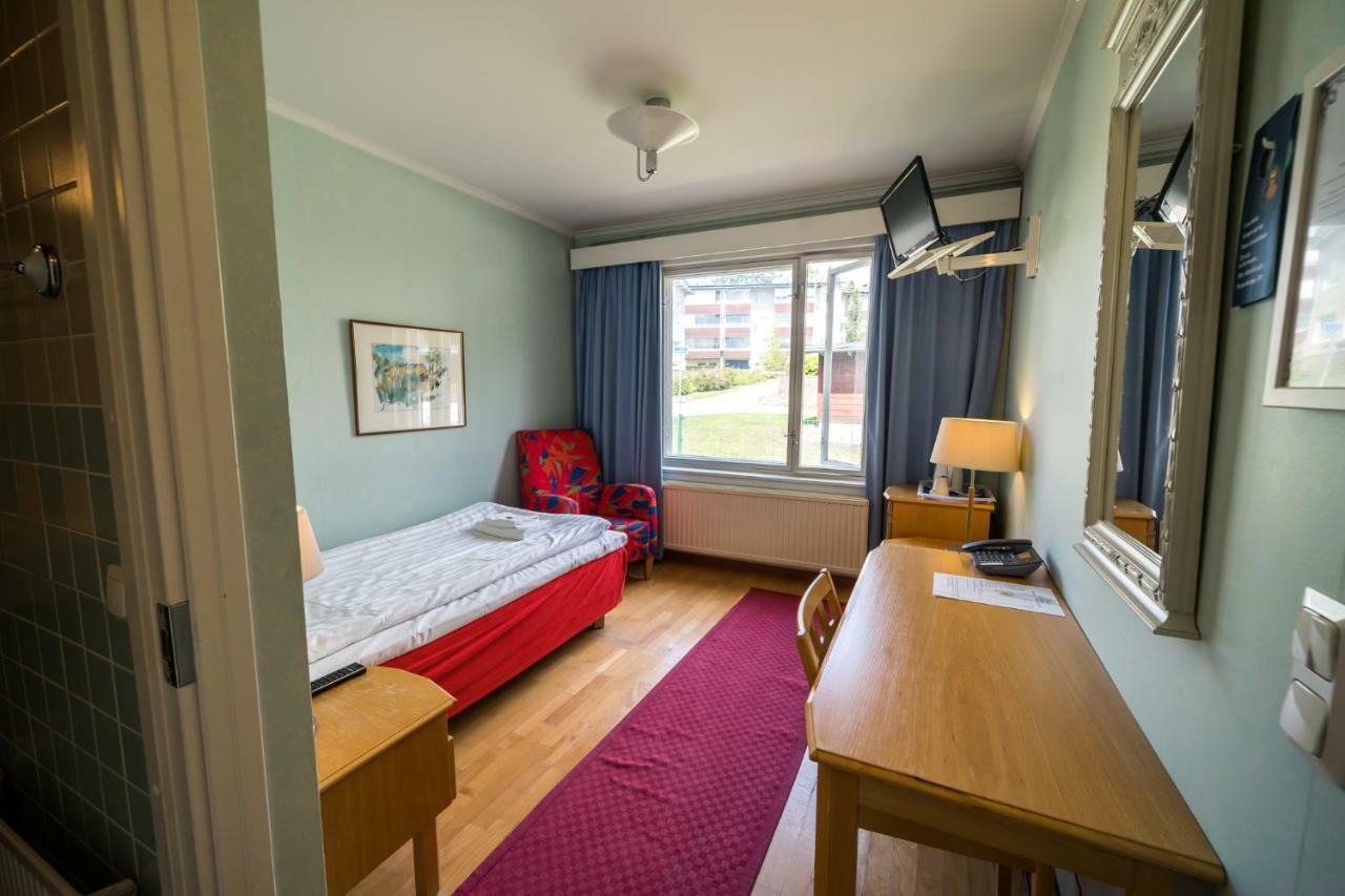 Karolineburg Manor House Hotel Каяани Номер фото