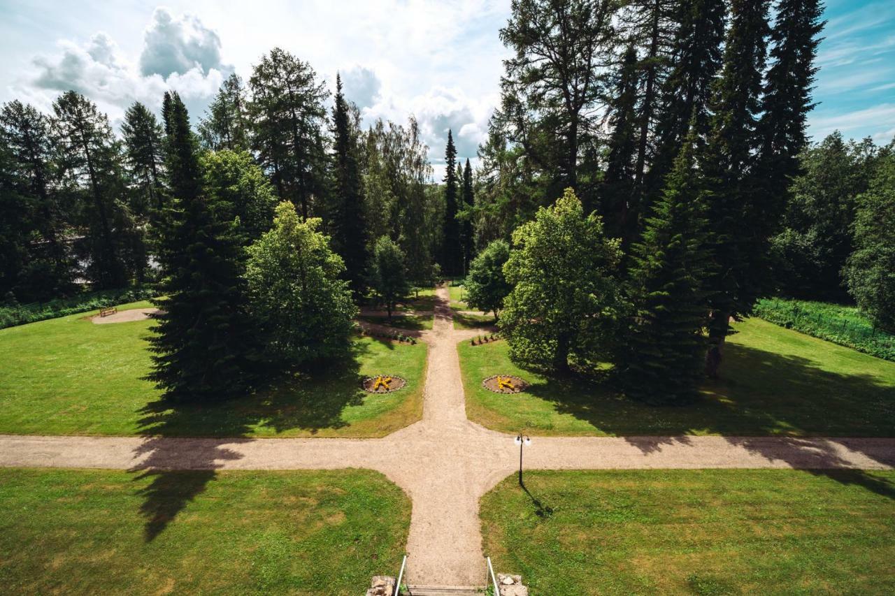 Karolineburg Manor House Hotel Каяани Экстерьер фото